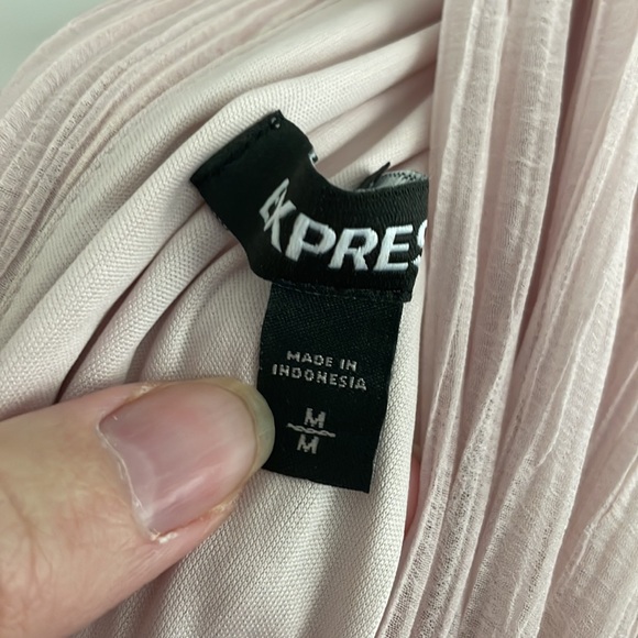 EXPRESS light pink jumpsuit, size Medium. (Leg portion runs like capri pants) - Picture 6 of 6